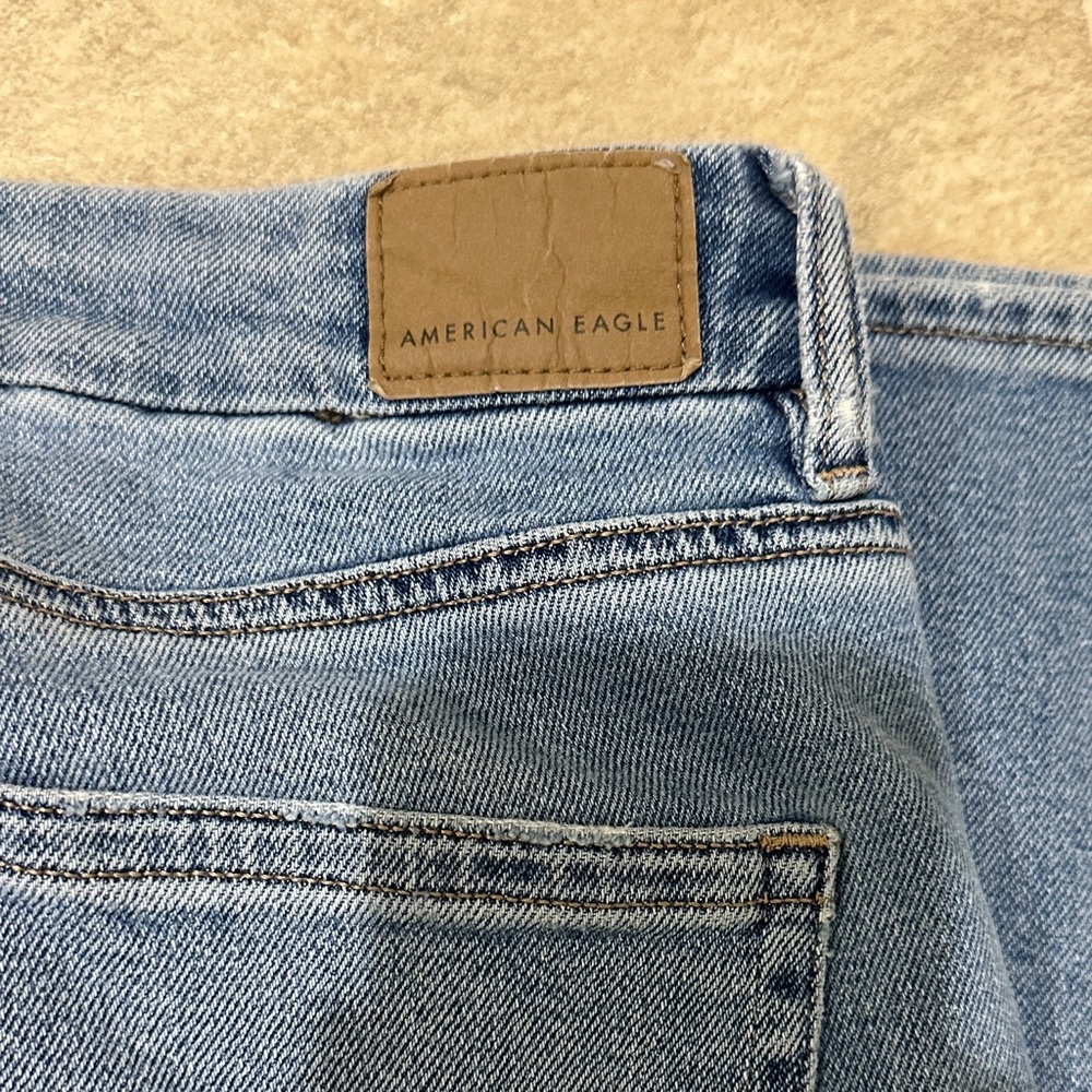 American Eagle Outfitters High Rise Distressed Denim Jeans - Picture 4 of 8
